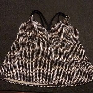 Inches Off Swim Top size 22 black and white